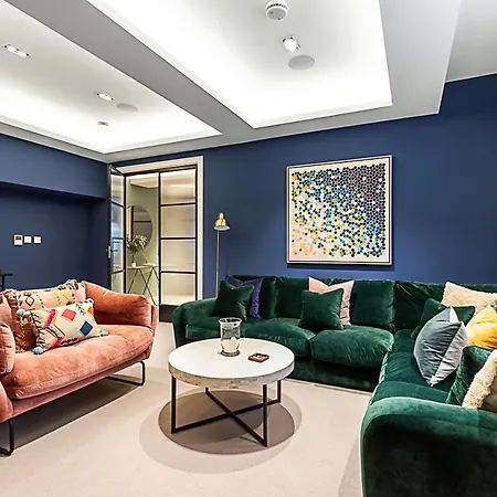 Pepys House A Modern Touch Of History לונדון