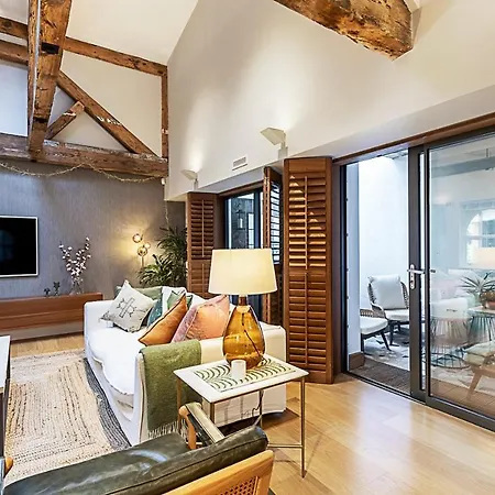 Pepys House A Modern Touch Of History בית נופש