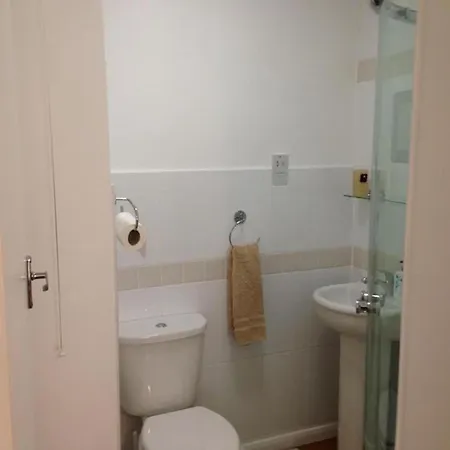 In Guest - Comfortable Family With Tv, Free Fast Wifi, Sleeps 4 With 1 Bunk Bed * Хейс