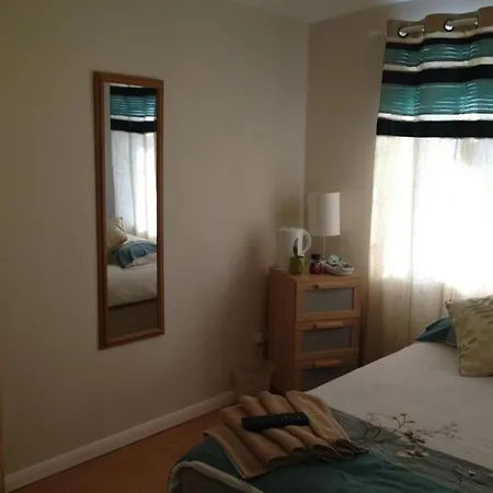 In Guest - Comfortable Family With Tv, Free Fast Wifi, Sleeps 4 With 1 Bunk Bed
