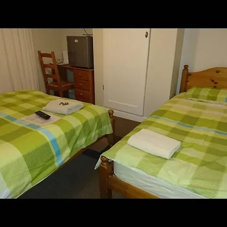 In Guest - Comfortable Family With Tv, Free Fast Wifi, Sleeps 4 With 1 Bunk Bed Гостевой дом Хейс