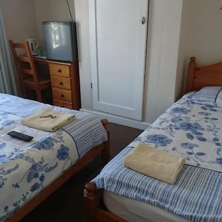 In Guest - Comfortable Family With Tv, Free Fast Wifi, Sleeps 4 With 1 Bunk Bed *