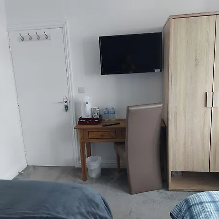 In Guest - Apple House Wembley - Family With Shared Bathroom * Edgware