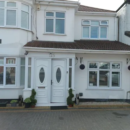 Guest house In Guest - Apple House Wembley - Family With Shared Bathroom