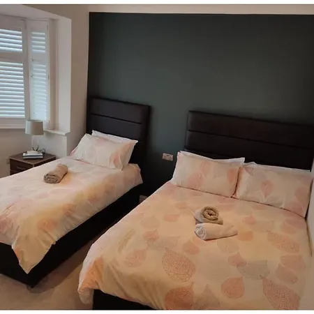 Guest house In Guest - Apple House Wembley - Family With Shared Bathroom