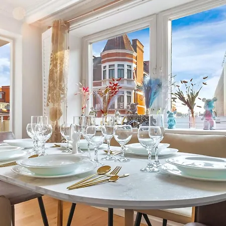 Iconic With Terrace Over Harrods Apartment London