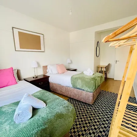 2bd Canarywharf Mile End Private Balcony Free Parking Apartment London