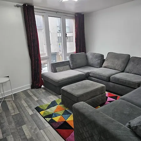 One Bedroom Flat Apartment *