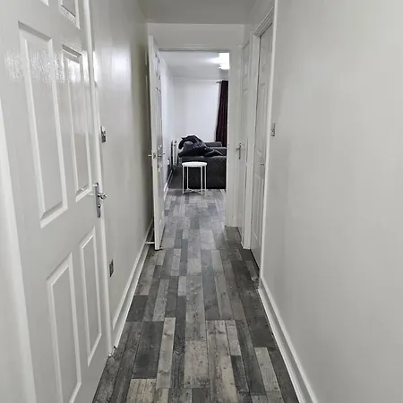 One Bedroom Flat Apartment *