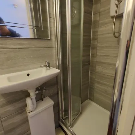 Homestay Large House In London's Trendiest Area *