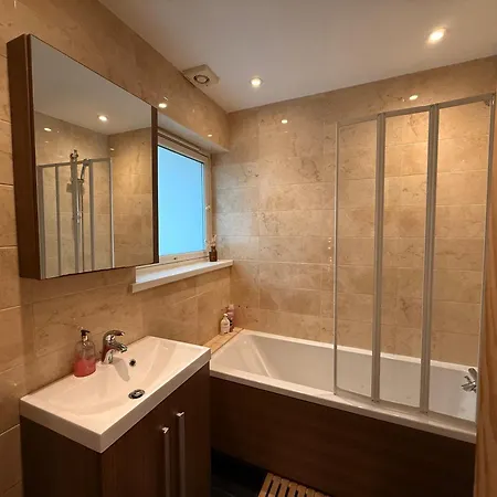Apartment Two Bedroom Flat In The Heart Of