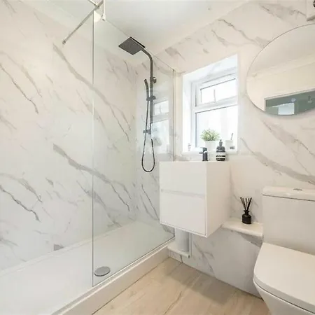 Apartment Bright Newly Refurbished London
