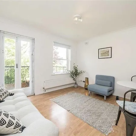Apartment Bright Newly Refurbished London