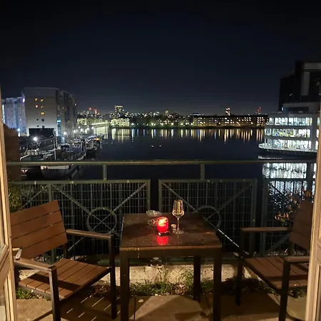 1bed Flat With Parking And Balcony With View Of The Wharf *