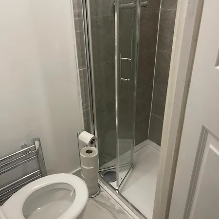 Airport, Excel & 02 Arena Proximity House Homestay London