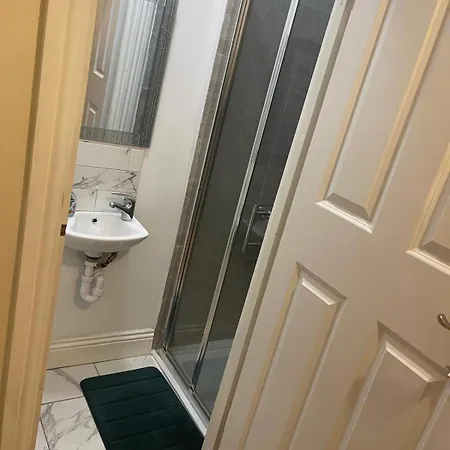 Airport, Excel & 02 Arena Proximity House Homestay London