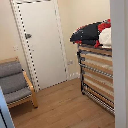 Homestay Airport, Excel & 02 Arena Proximity House London