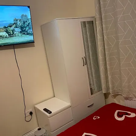 Homestay Airport, Excel & 02 Arena Proximity House *