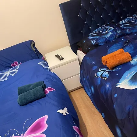 Airport, Excel & 02 Arena Proximity House Homestay