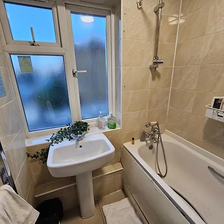Guest house E14 London
