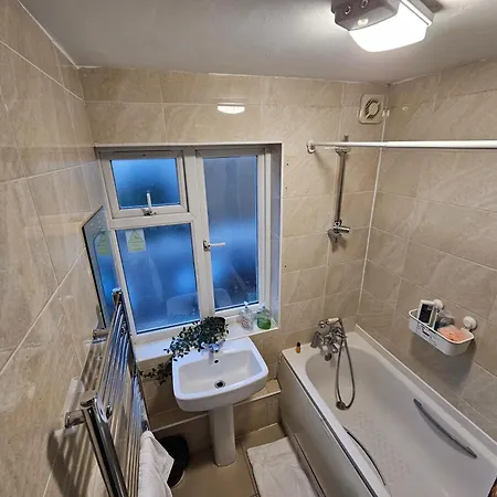 E14 Guest house *
