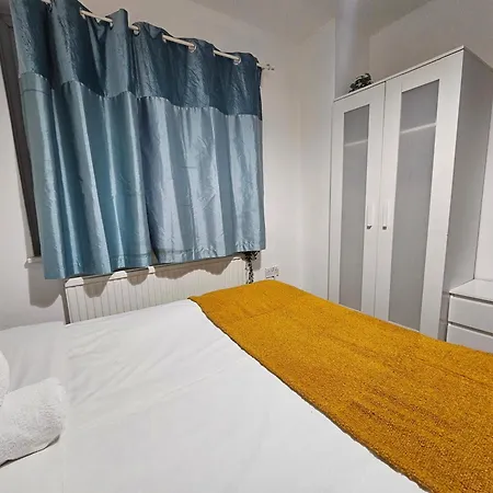 Guest house E14 London
