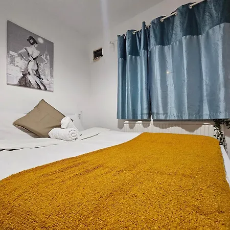E14 Guest house