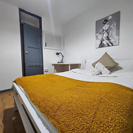 Guest house E14 London