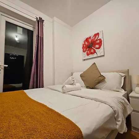 E14 Guest house London