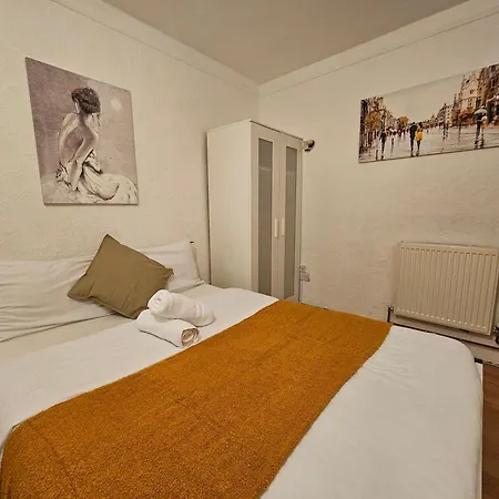 E14 Guest house London
