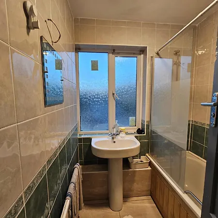 E14 Guest house London
