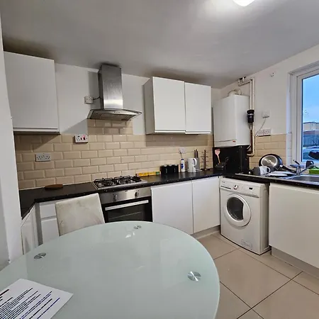 E14 Guest house London