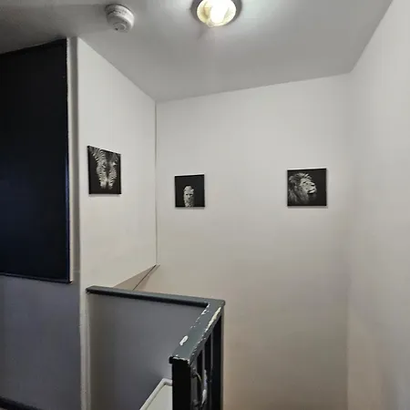 E14 Guest house