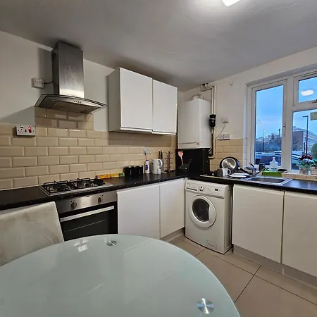 E14 Guest house