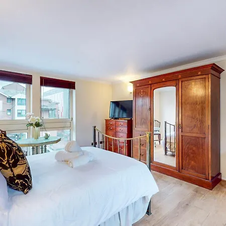 1bed Flat With Parking And Balcony With View Of The Wharf * London