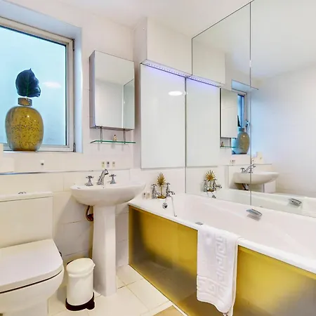1bed Flat With Parking And Balcony With View Of The Wharf Apartment
