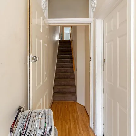 London 2 Bed Sleeps 5 To 6 Netflix Family Friendly Apartment *