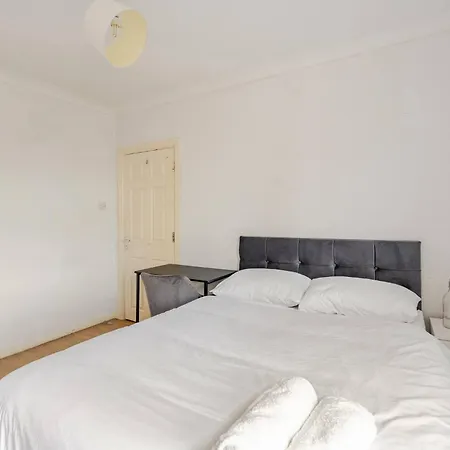 London 2 Bed Sleeps 5 To 6 Netflix Family Friendly Apartment Croydon