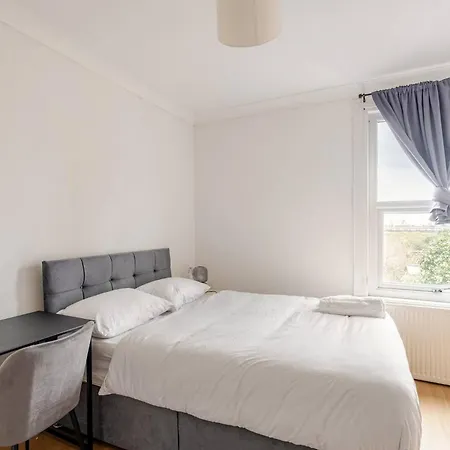 London 2 Bed Sleeps 5 To 6 Netflix Family Friendly