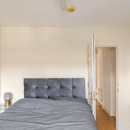London 2 Bed Sleeps 5 To 6 Netflix Family Friendly Apartment