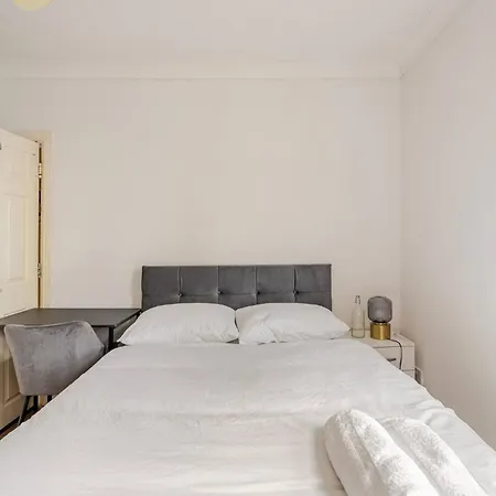 London 2 Bed Sleeps 5 To 6 Netflix Family Friendly Apartment Croydon