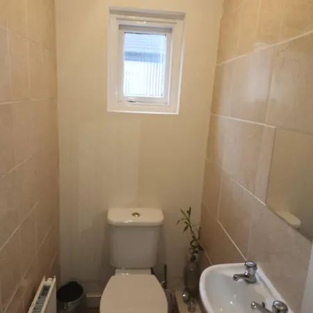 London 2 Bed Sleeps 5 To 6 Netflix Family Friendly Apartment