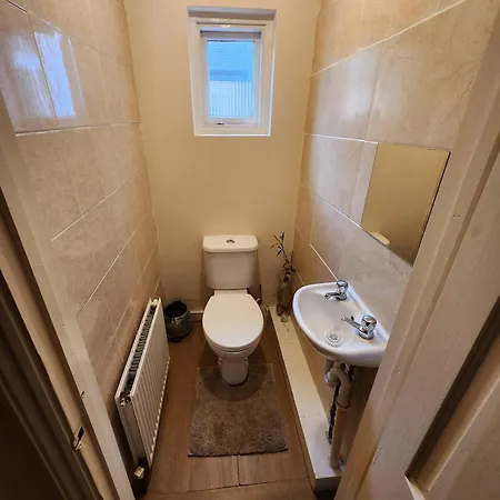 London 2 Bed Sleeps 5 To 6 Netflix Family Friendly Apartment Croydon