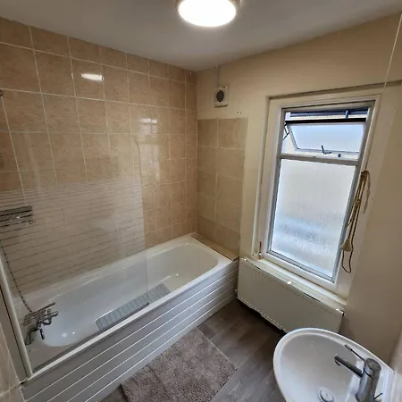 London 2 Bed Sleeps 5 To 6 Netflix Family Friendly * Croydon