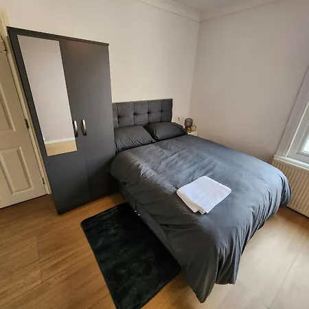 London 2 Bed Sleeps 5 To 6 Netflix Family Friendly