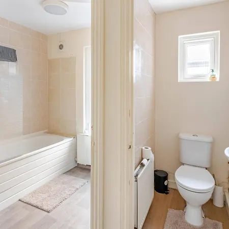 London 2 Bed Sleeps 5 To 6 Netflix Family Friendly *