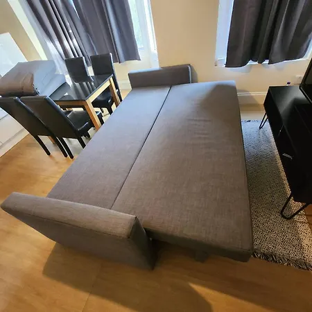 London 2 Bed Sleeps 5 To 6 Netflix Family Friendly