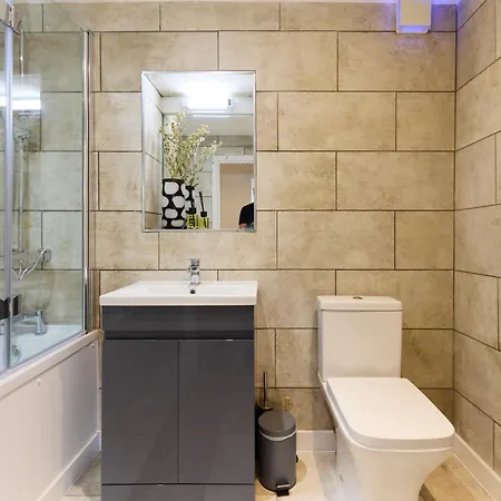 The Goodge Street Place - Bright 2bdr Flat Apartment London