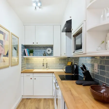 The Goodge Street Place - Bright 2bdr Flat London