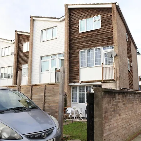 The Entire 4 Bedroom House Near Victoria Park And In Bow E3 London